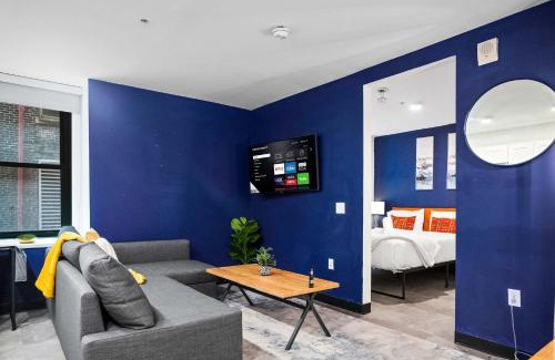 Cultural District Apartment | CozySuites Stunning 1BR in Downtown Pitts #3