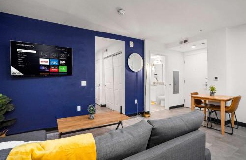 Cultural District Apartment | CozySuites Stunning 1BR in Downtown Pitts #3