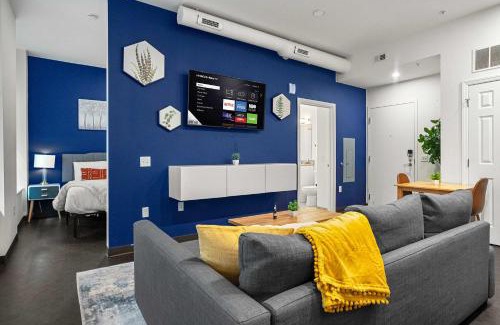 Cultural District Apartment | CozySuites Stunning 1BR in Downtown Pitts #12