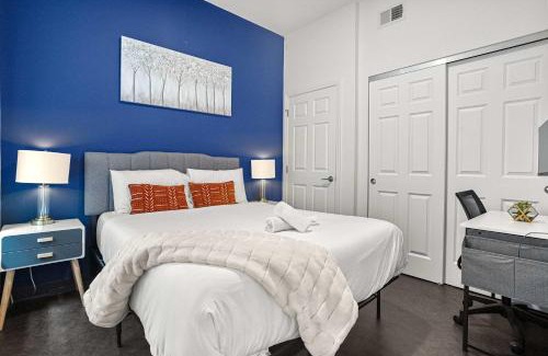 Cultural District Apartment | CozySuites Stunning 1BR in Downtown Pitts #12
