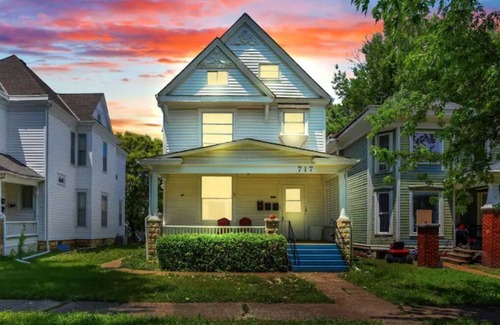 Topeka Apartment | Craftsman charm King Bedroom Private Condo Unit walk to hospital & capitol