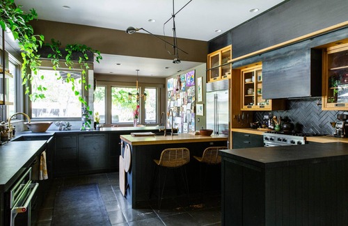 Ojai House | Craftsman home nestled in an open meadow in downtown Ojai