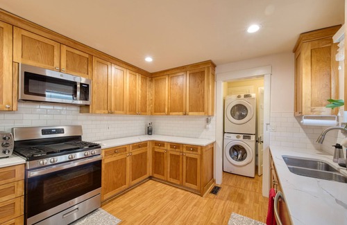 Monrovia House | Craftsmen Pool Home Near The Foothills