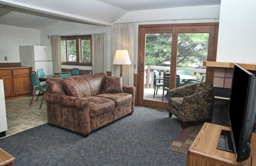 East Gull Lake Hotel | Cragun's Resort & Hotel