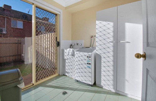 Wagga Wagga Apartment | Crampton Comforts - Walk to CBD, Cosy & Homely