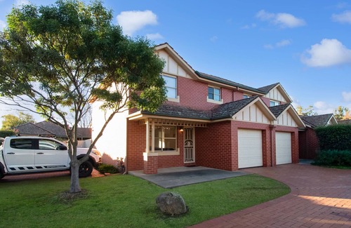 Wagga Wagga Apartment | Crampton Comforts - Walk to CBD, Cosy & Homely
