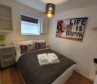 Luton Apartment | Crash pad in Luton Town