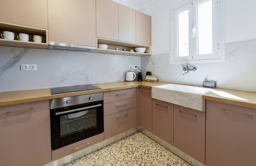 Kypseli Apartment | CRAZY DISCOUNTS:2 mins walk from trendy pedestrian str