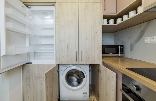 Kypseli Apartment | CRAZY DISCOUNTS:2 mins walk from trendy pedestrian str