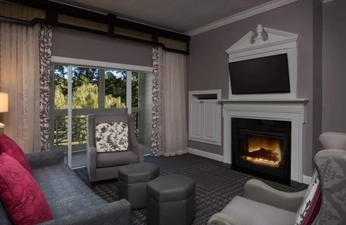 Williamsburg Villa | Create lasting memories , at Marriott's Manor Club at Ford's Colony.
