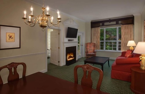 Williamsburg Villa | Create lasting memories , at Marriott's Manor Club at Ford's Colony.