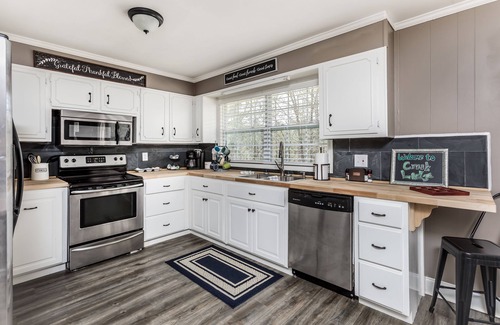 LaGrange House | Creek Lodge - LaGrange's Best Kept Secret