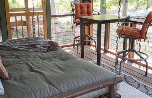 Pickens Cabin | Creek side mtn cabin Near hiking, waterfalls, lakes& golf. Pets/dogs 25lb less