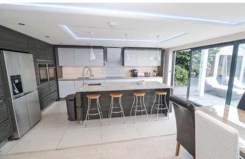 Mylor Churchtown House | Creek view house