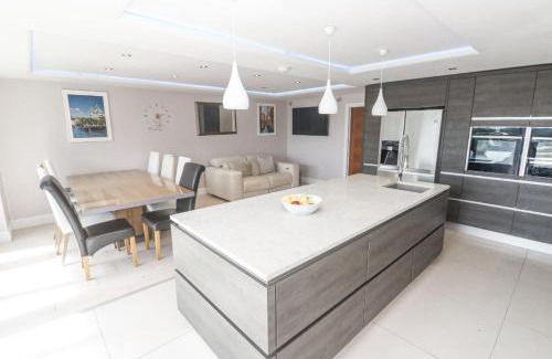 Mylor Churchtown House | Creek view house