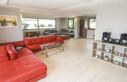 Mylor Churchtown House | Creek view house