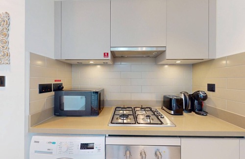 Nad Al Sheba Apartment | Creek Vistas - Elegant One Bedroom in Meydan