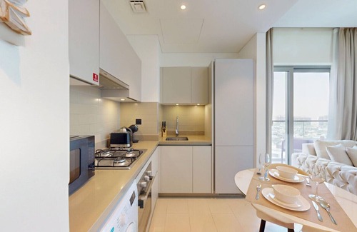 Nad Al Sheba Apartment | Creek Vistas - Elegant One Bedroom in Meydan