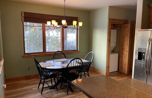 Grizzly Ranch House | Creekside Cabin on 9th hole of Grizzly Ranch Golf Club