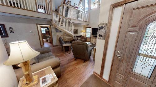 Red River House | Creekside Cabin - Pet Friendly - WiFi - Washer - Dryer - Grill - Fenced Yard - Fireplace