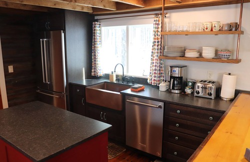 Rupert House | Creekside Camp. NO CLEANING FEE. Relax in the Hot Tub Creekside - Vermont Style