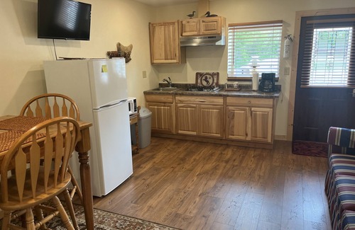 Buffalo House | Creekside Downtown ADULTS ONLY Group Stay, CITY, STATE APPROVED