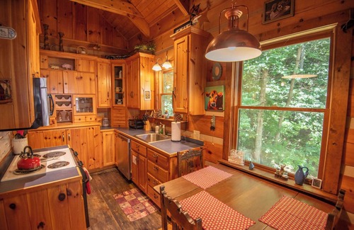 West Jefferson Cabin | Creekside Escape Private Log Home on Rushing Creek