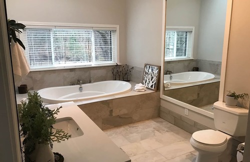 Oneida Hotel | Creekside Inn