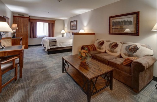 Custer Cabin | Creekside Lodge at Custer State Park Resort