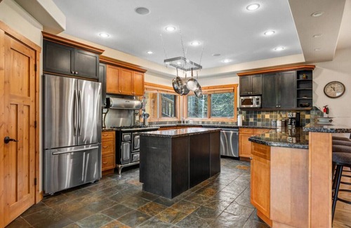 Forest Ridge Estates Cabin | Creekside Lodge | Hot Tub | Ski-Out | Pool Table
