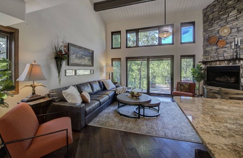 Colonial Pine Hills House | Creekside RondeView - Townhome with amazing views!