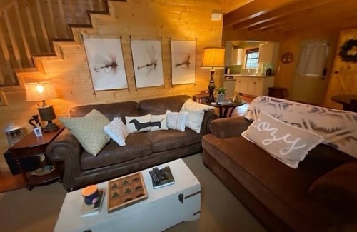 Ellijay House | Creekside Storie.Waterfalls Hike Bike Waterfalls!, Creekside Storie. Hot Tub, Cohutta Forest, Hiking.