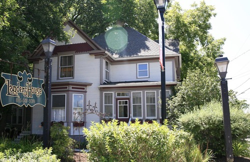 Utica House | Creel-Cottage-Jacuzzi-Queen ( no pet)