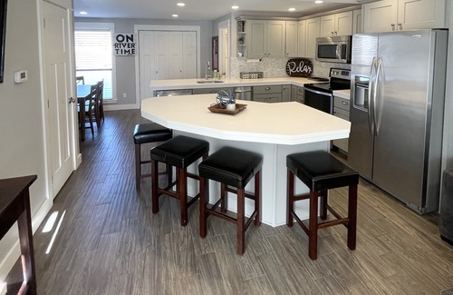 Quincy Condo | Crescent Bar Getaway-Pool/Beach/River, Gorge Concerts, Wineries, Sunshine & Ski!