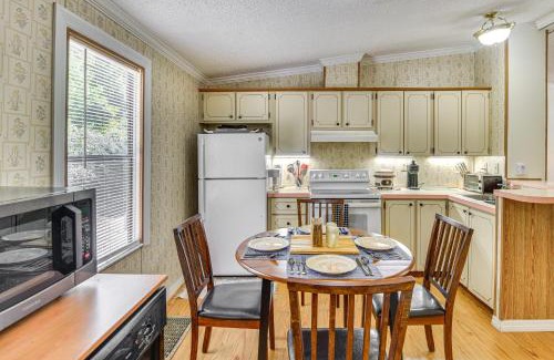 Crescent City House | Crescent City Home with Charcoal Grill Near 3 Lakes