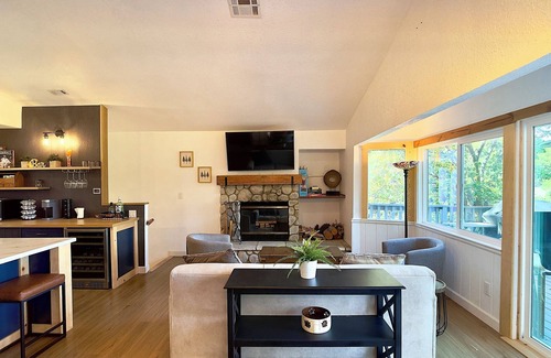 Crestline House | Crestline Hideaway