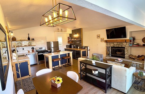 Crestline House | Crestline Hideaway