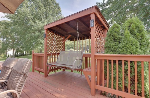 Crestwood Apartment | Crestwood Apartment w/Pool Table!