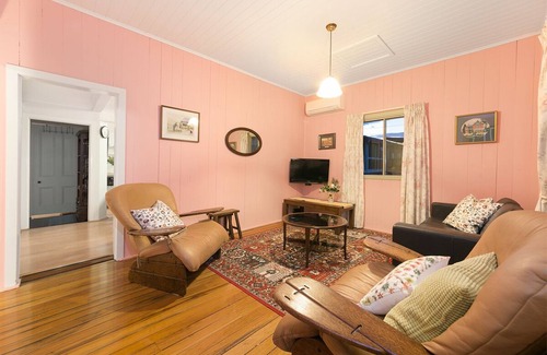 Sandgate House | Crewe Cottage - Sandgate