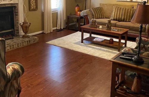 Woodland Hills House | Crimson Retreat - Book for Football Season!
