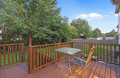 Carol Stream House | Crisp: Spacious 5BR - 2.5 BT house in Carol Stream
