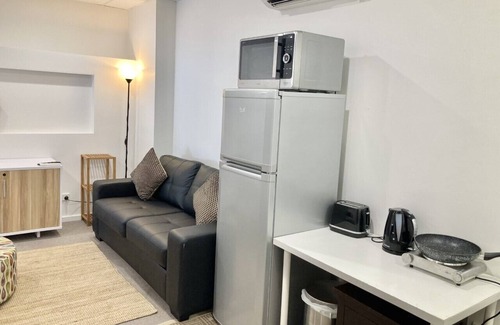 Cronulla Apartment | Cronulla CBD Studio Apartment, Minutes to Beach