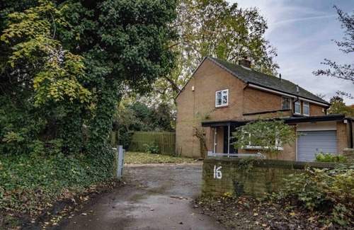 Leeds House | Cross Lane Cottage - Luxury Group Hot Tub Stay