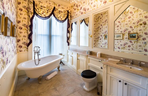 Glasgow Hotel | Crossbasket Castle Hotel & Restaurant