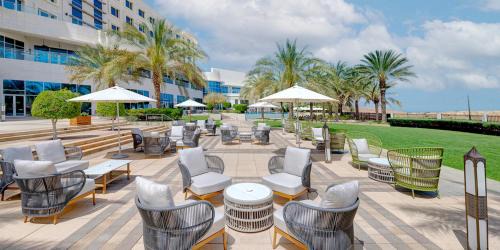 Muscat Hotel | Crowne Plaza Muscat OCEC by IHG