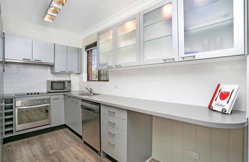 Crows Nest Apartment | Crows Nest- CN016 Brook Street - Ground Floor 1BR with Patio Pool Near Crows Nest Dining Hub