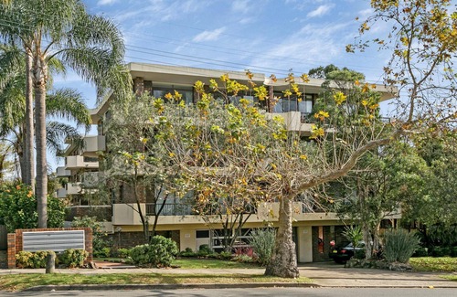 Crows Nest Apartment | Crows Nest- CN016 Brook Street - Ground Floor 1BR with Patio Pool Near Crows Nest Dining Hub