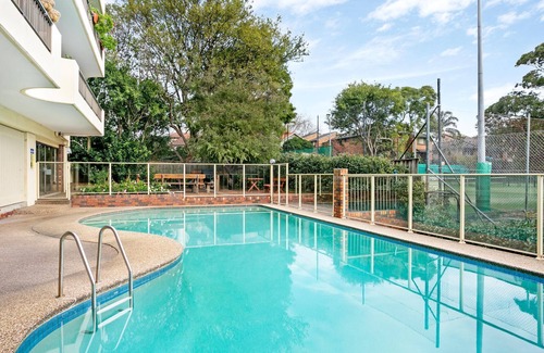 Crows Nest Apartment | Crows Nest- CN016 Brook Street - Ground Floor 1BR with Patio Pool Near Crows Nest Dining Hub