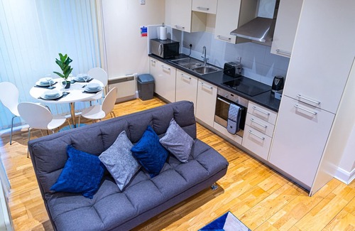 Fairfield Condo | ⭐️ Croydon apartment with balcony⭐️ hosted by ASJ Accommodations ⭐️