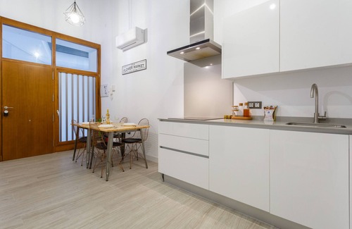 Old Town Apartment | CRUISE Adapted Apartment by Cadiz4Rentals